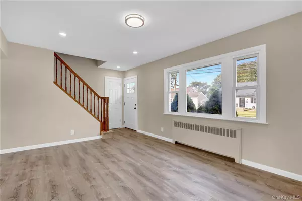 Hicksville, NY 11801,15 Cornwall LN