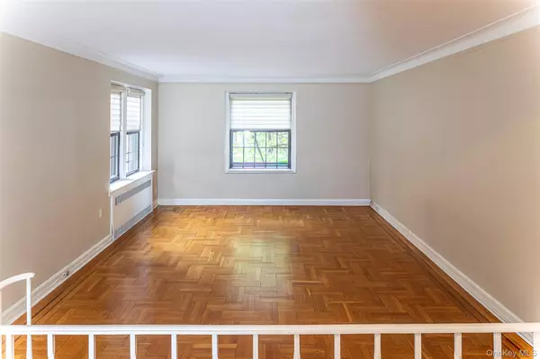 Bronxville, NY 10708,35 Parkview AVE #4J
