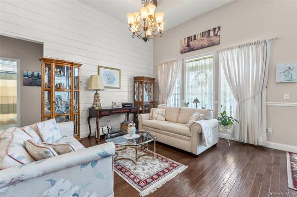 Ridge, NY 11961,27 Wildflower DR