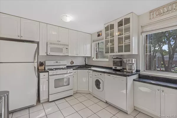 Bayside, NY 11364,68-77 Bell BLVD #2