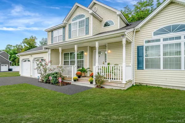 Yaphank, NY 11980,8 Nydia CT