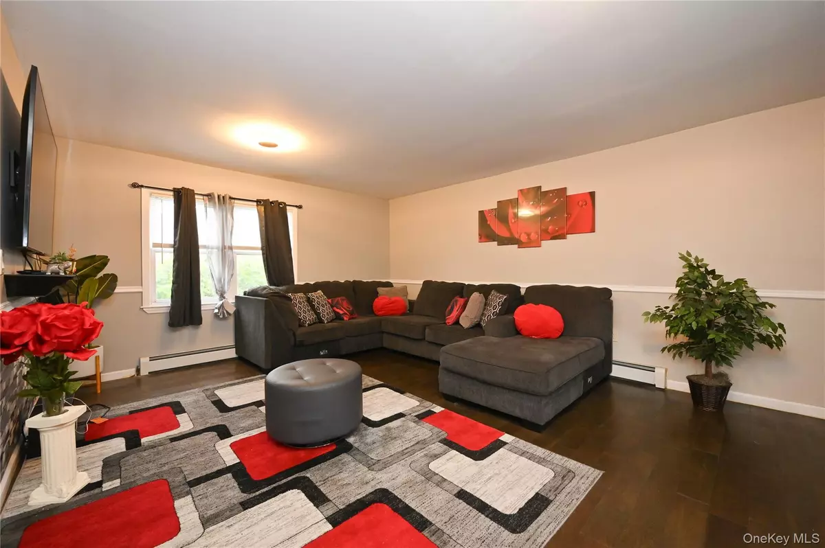 West Hempstead, NY 11552,10 Pinebrook AVE