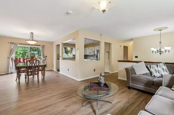 New Windsor, NY 12553,76 Creamery DR