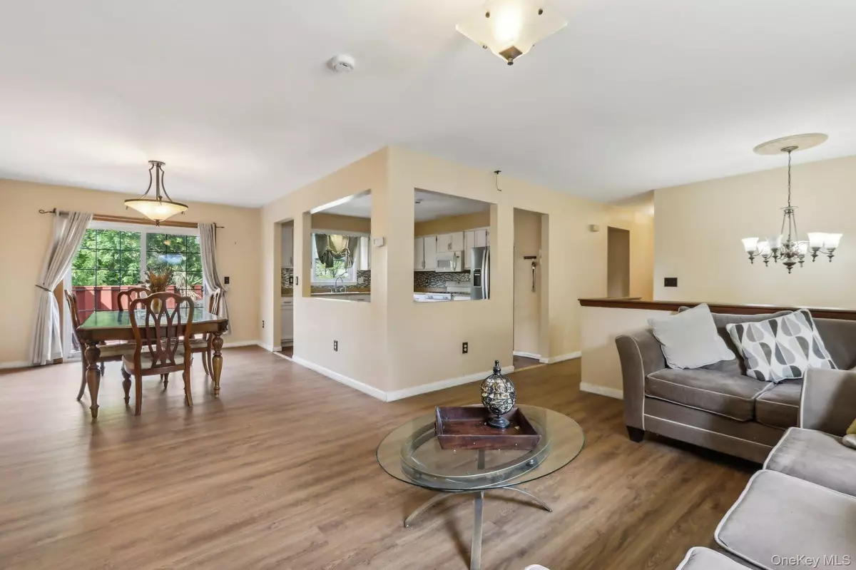 New Windsor, NY 12553,76 Creamery DR