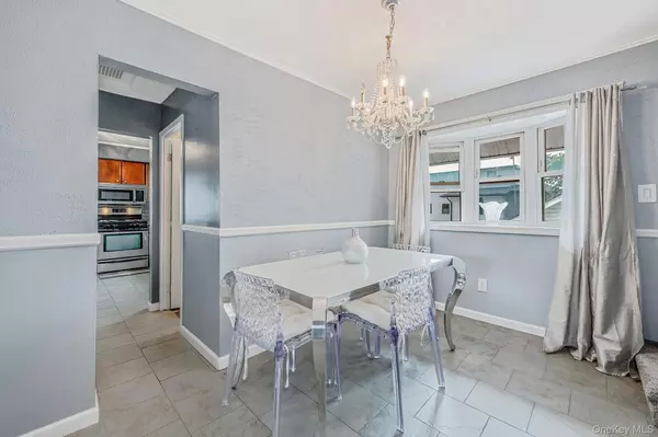 Oceanside, NY 11572,55 Moore AVE