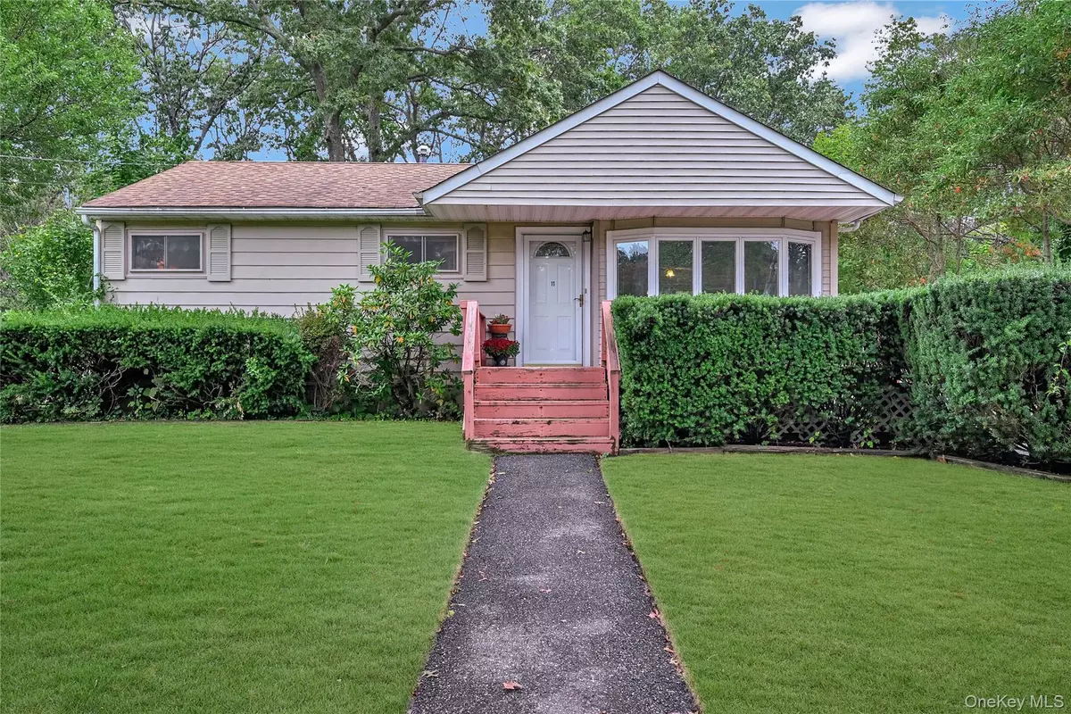 Shoreham, NY 11786,11 Fox LN