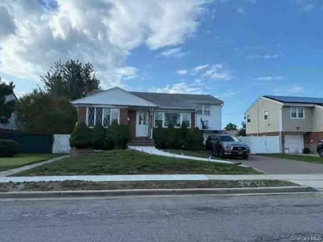 Westbury, NY 11590,101 Hillary LN