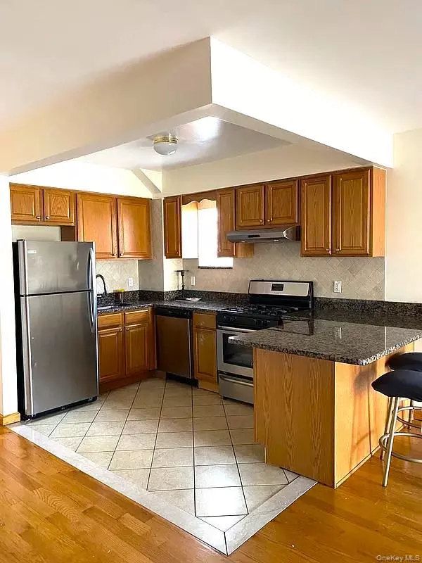 2214 Steinway ST, Astoria, NY 11105