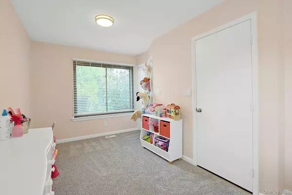 Mohegan Lake, NY 10547,108 Sunfish LNDG