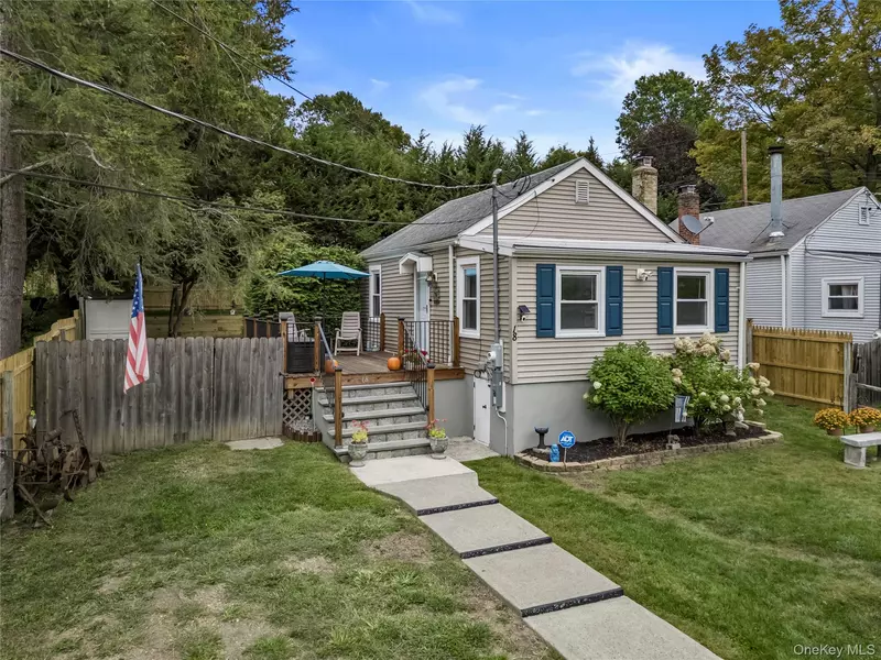 18 Larch DR, Mahopac, NY 10541