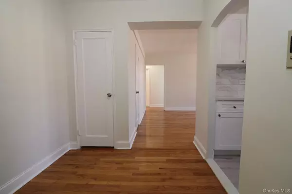 Bronx, NY 10471,5645 Netherland Ave #6A