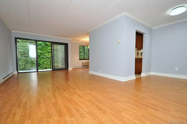 Yonkers, NY 10710,128 Colonial Pkwy #3J