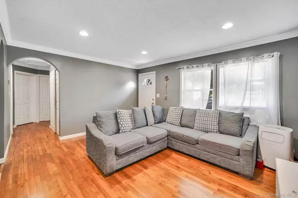 Central Islip, NY 11722,6 Vita DR