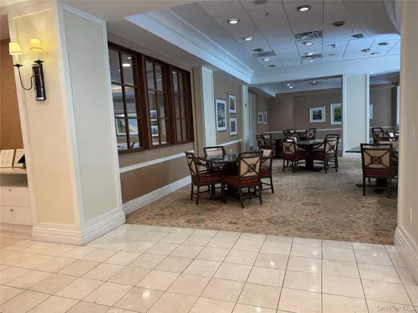 Port Washington, NY 11050,300 E Overlook #457