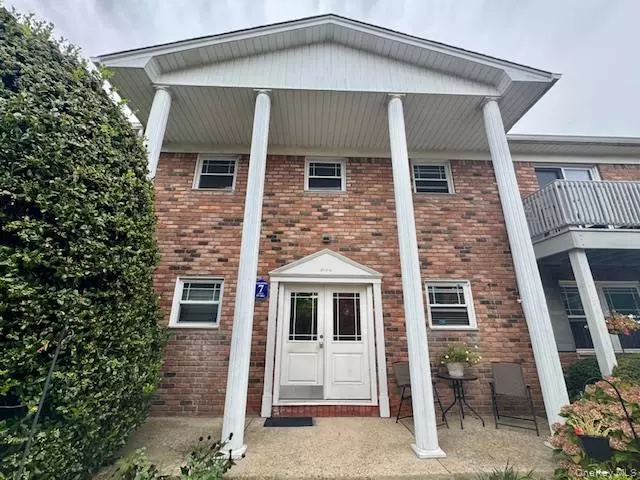 101 Fair Harbor DR #101, Patchogue, NY 11772