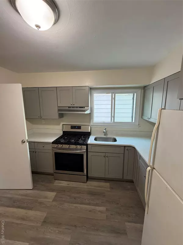 Queens Village, NY 11429,10212 216th ST