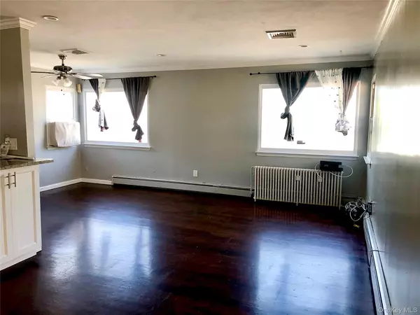 Far Rockaway, NY 11691,32-23 Plunkett AVE