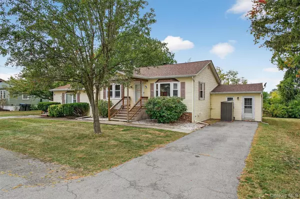 6 Moffatt LN, Chester, NY 10918