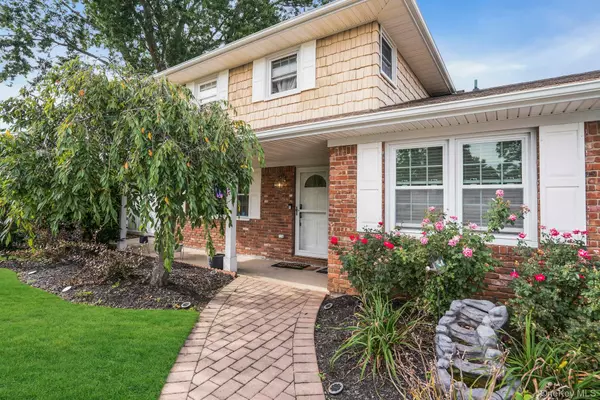 Smithtown, NY 11787,21 E Hill DR