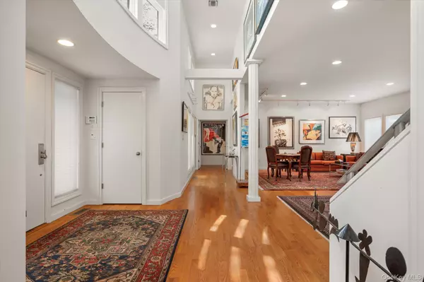 Great Neck, NY 11020,16 Polo Field LN