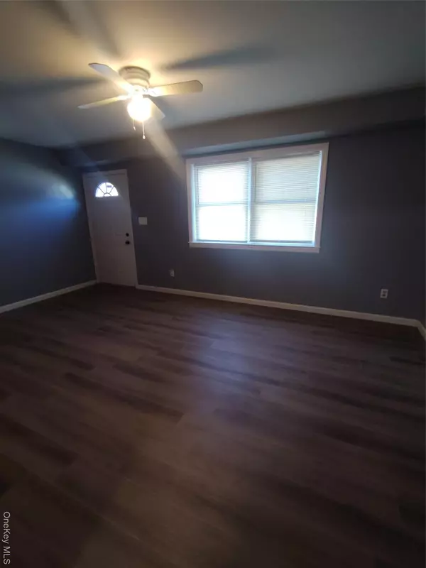 Calverton, NY 11933,197 Hill CIR #197