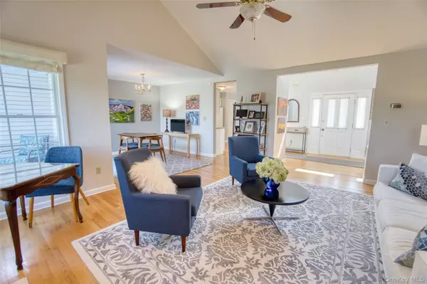 Rhinebeck, NY 12572,208 Cinnamon CIR