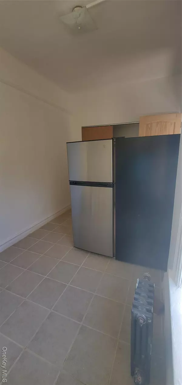 Astoria, NY 11103,32-55 STEINWAY STREET #4A