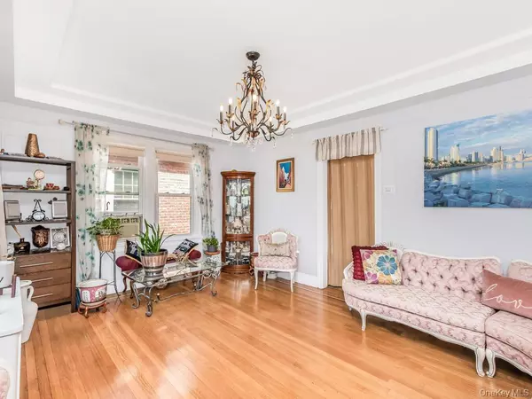 Bronx, NY 10465,410 Revere AVE