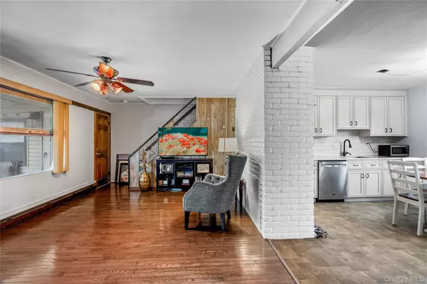 Levittown, NY 11756,45 Lowland RD