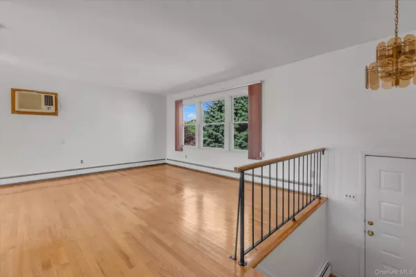 Massapequa, NY 11758,282 N Oak ST