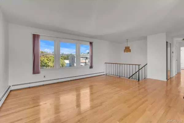 Massapequa, NY 11758,282 N Oak ST