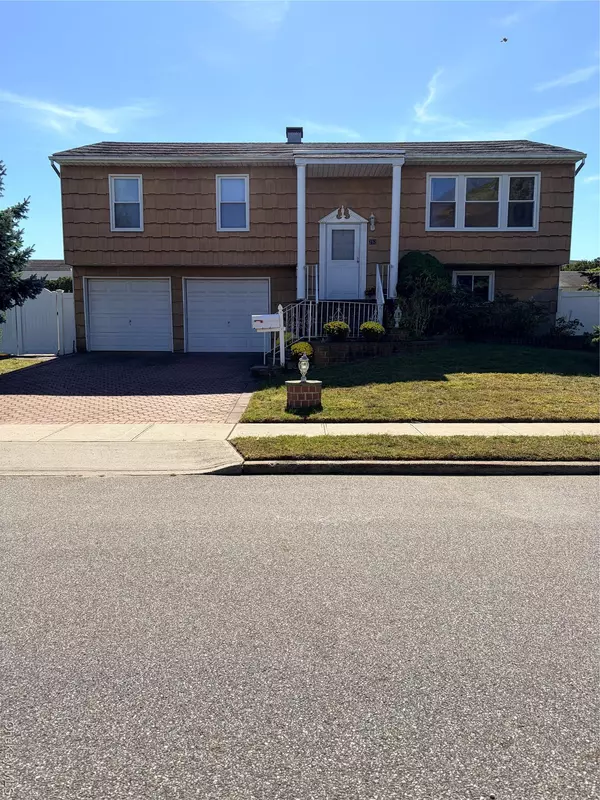 282 N Oak ST, Massapequa, NY 11758