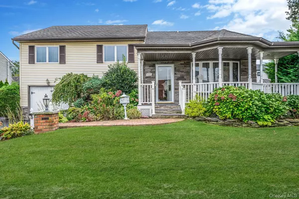 3676 Regent LN, Wantagh, NY 11793