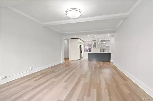 Forest Hills, NY 11375,73-37 Austin ST #6K