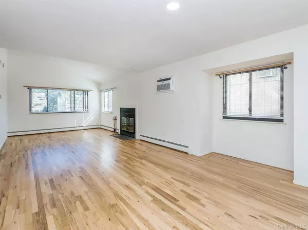 Port Washington, NY 11050,47B Marwood RD