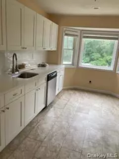 Bay Shore, NY 11706,1455 E Forks RD