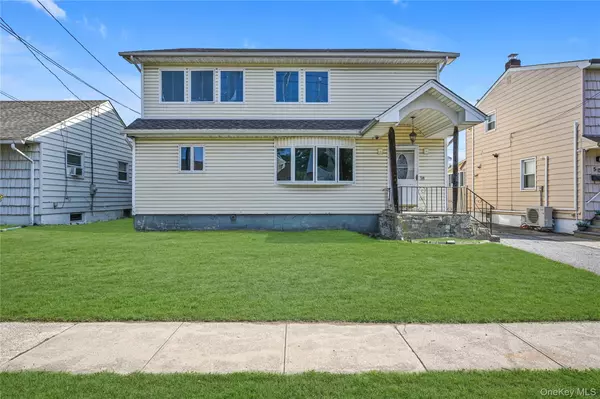 52 Kuhl AVE, Hicksville, NY 11801