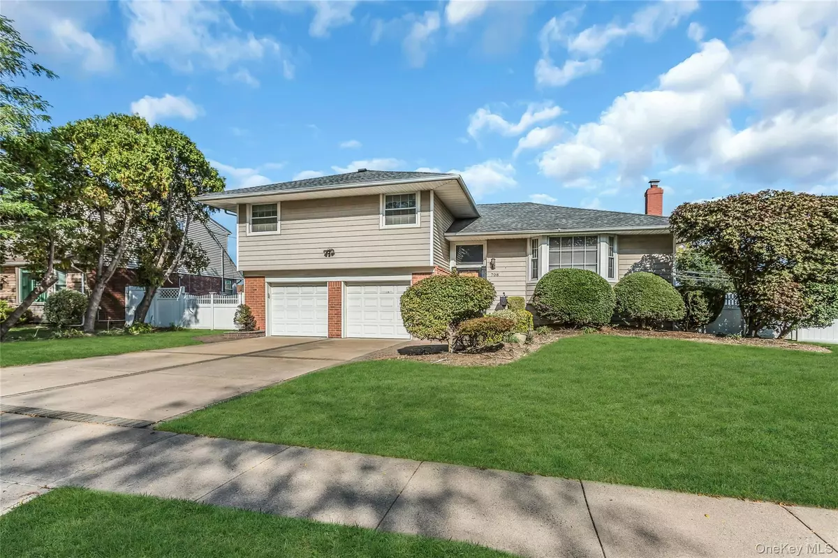 Westbury, NY 11590,708 Salisbury Park DR
