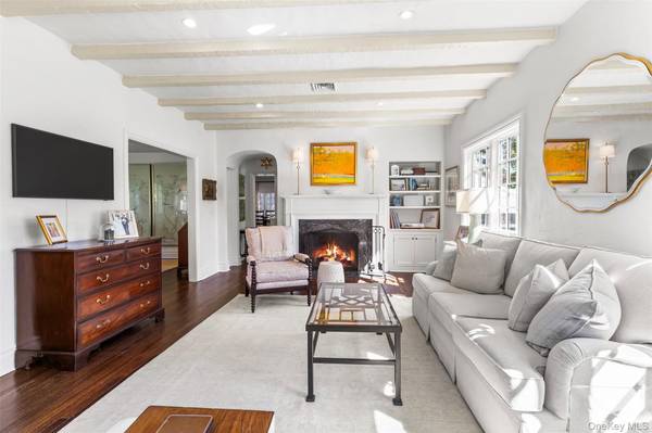 Bronxville, NY 10708,212 Pondfield RD