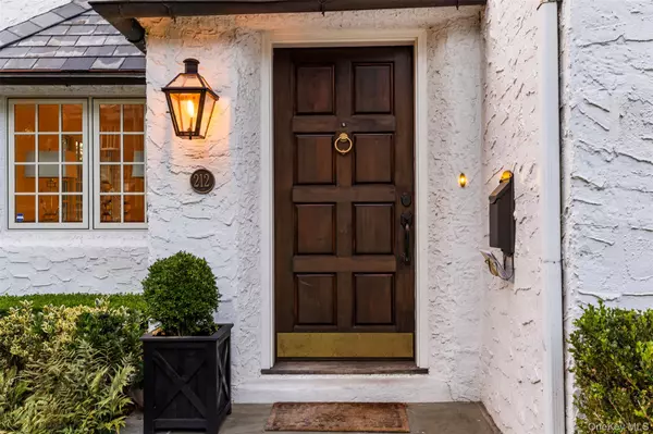 Bronxville, NY 10708,212 Pondfield RD