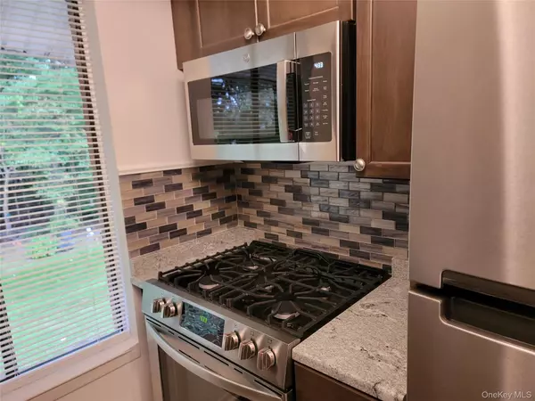 Coram, NY 11727,10 Houston CT