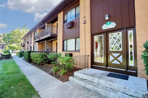 Piermont, NY 10968,1 W Lawrence Park DR #10