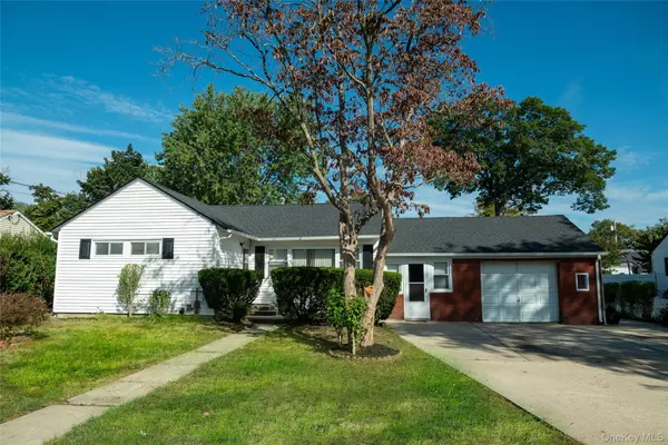 3 Poplar ST, Central Islip, NY 11722