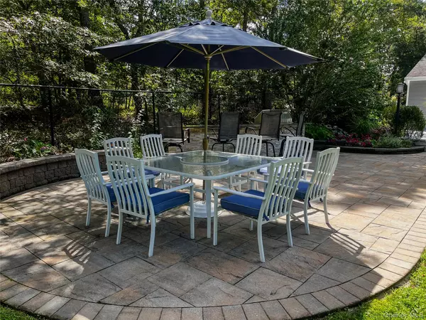 Riverhead, NY 11901,220 Pleasure DR