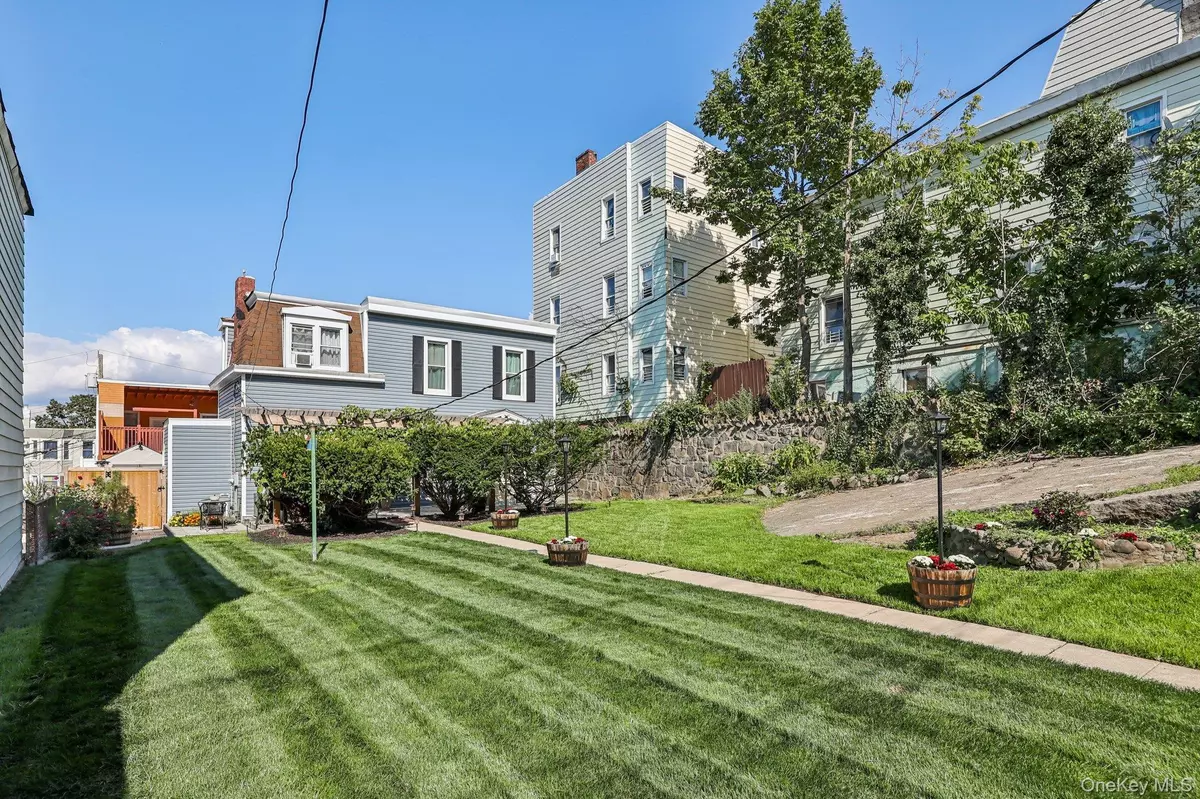 Yonkers, NY 10701,143 Oliver AVE