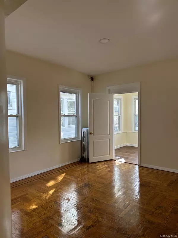 Richmond Hill S., NY 11419,107-25-117 St 117 Street