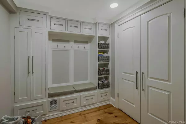 Syosset, NY 11791,236 Berry Hill RD