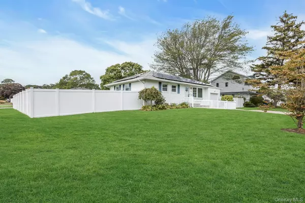 Oakdale, NY 11769,130 Matthews RD