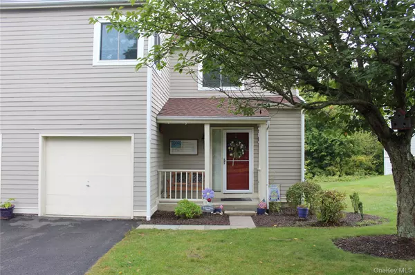 16 Highview RD, Hopewell Junction, NY 12533