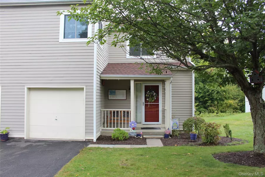 16 Highview RD, Hopewell Junction, NY 12533